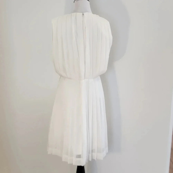 NWT || MODCLOTH || pleated dress - Picture 6 of 8